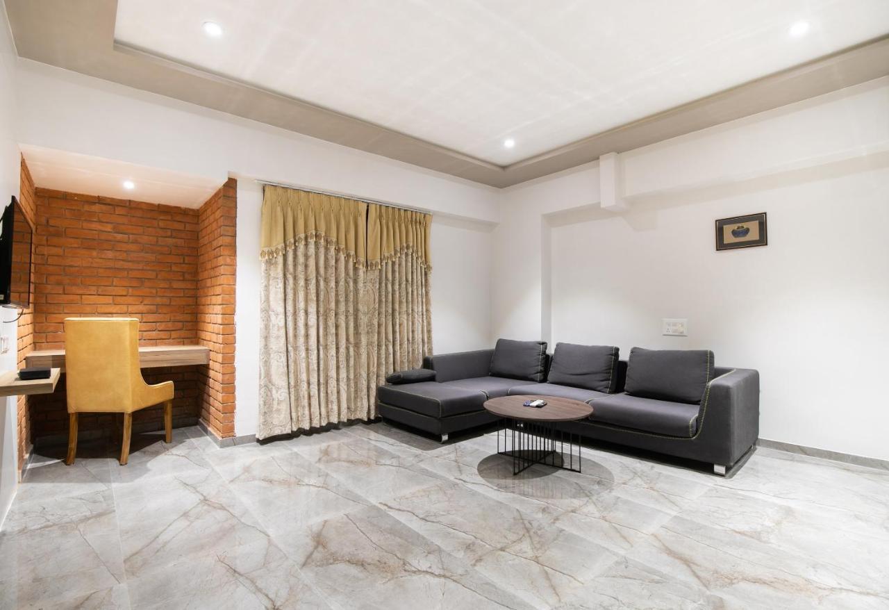 Palette - Hotel Welcome Kadi Экстерьер фото
